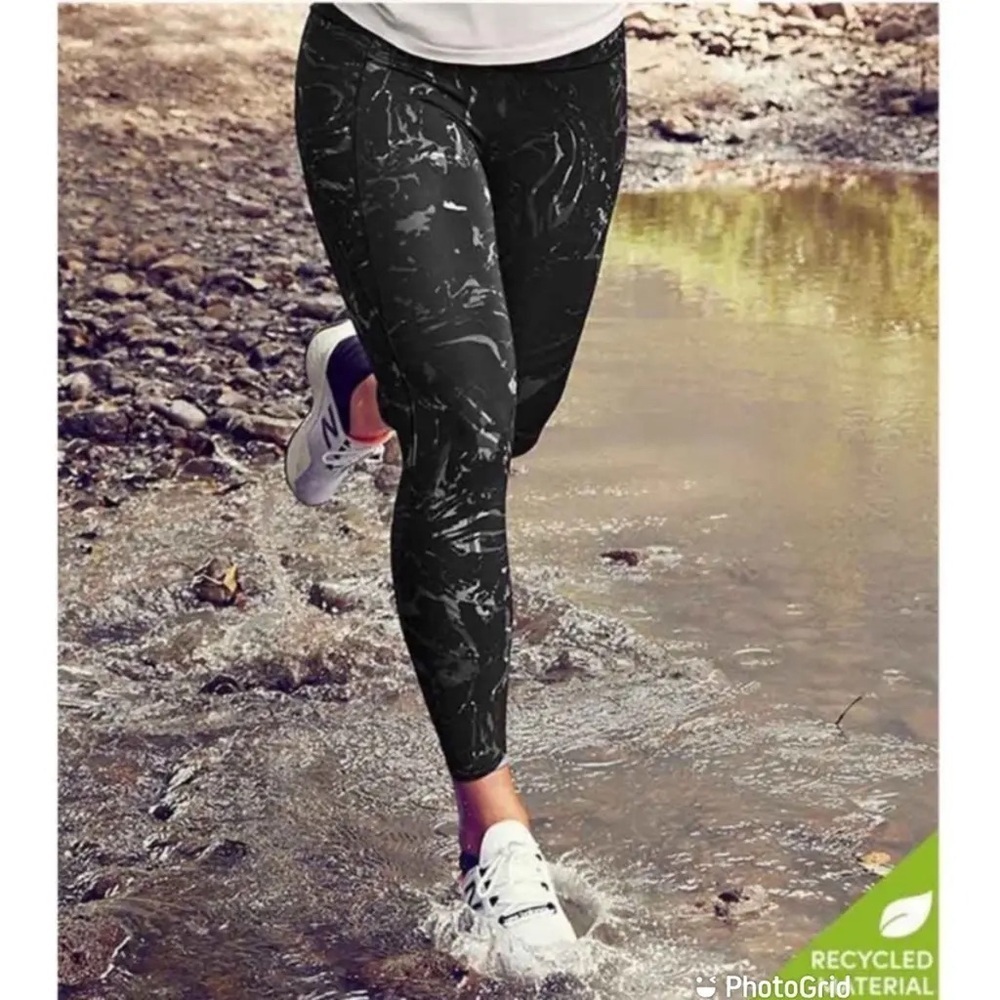 Athleta Velocity 7/8 Stash Pocket Leggings Marble Look Size Xsmall